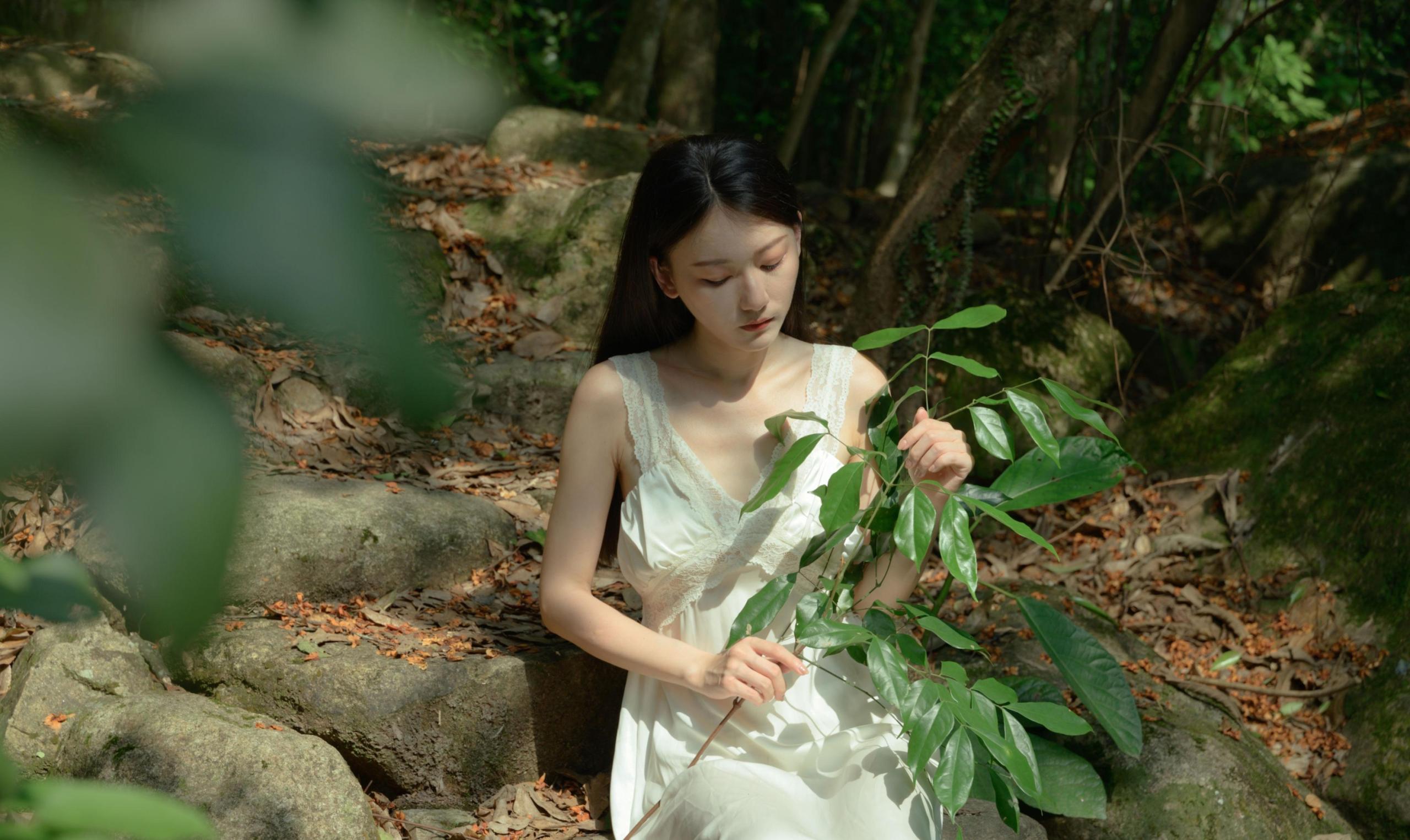 小月 – 《夏天已到悬铃木》[28P]